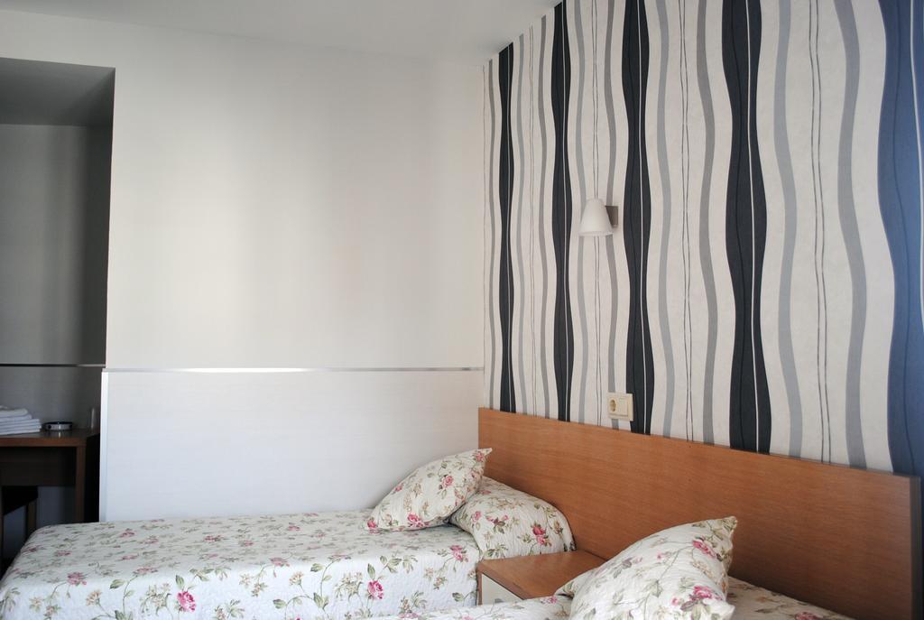 Hostal La Cortijana Logrono Bagian luar foto