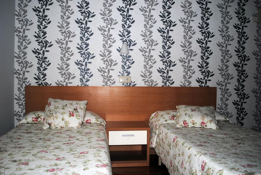 Hostal La Cortijana Logrono Bagian luar foto