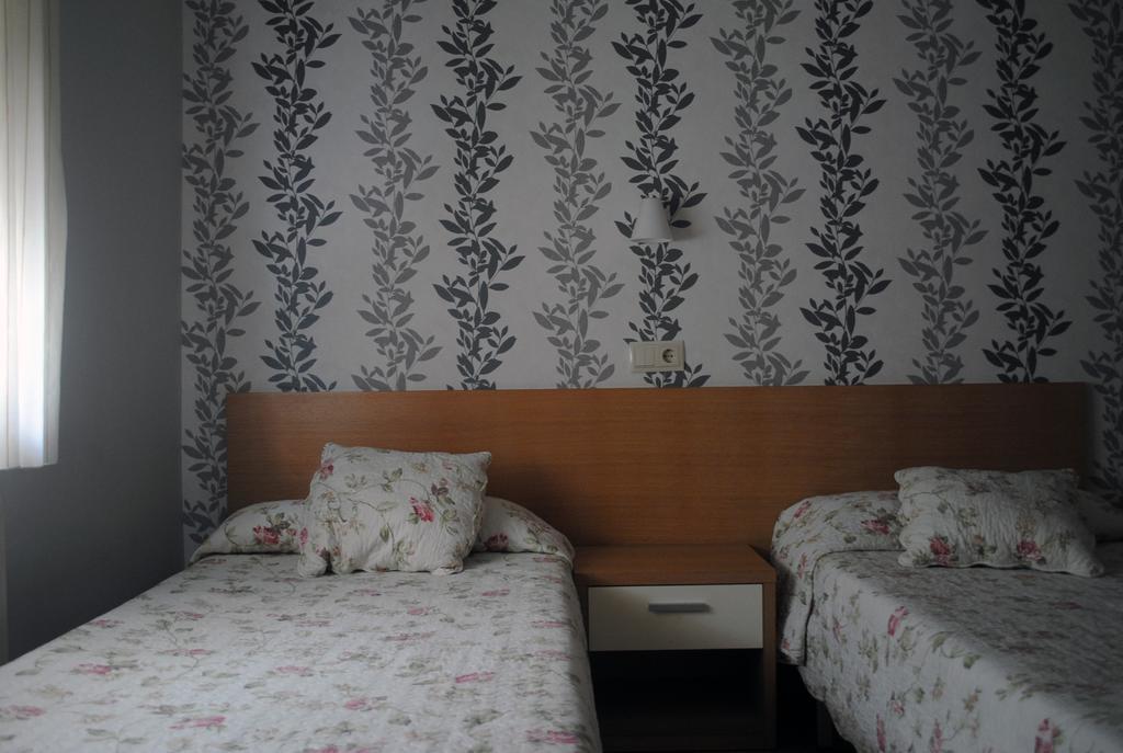 Hostal La Cortijana Logrono Bagian luar foto