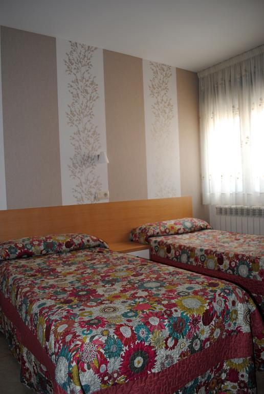 Hostal La Cortijana Logrono Bagian luar foto
