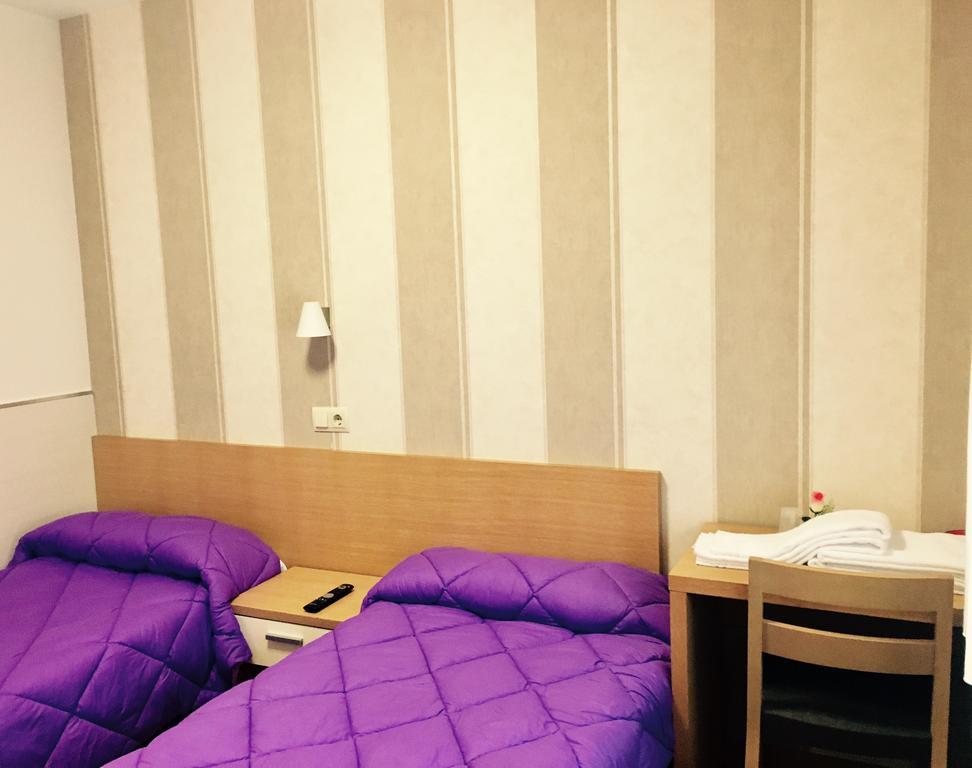 Hostal La Cortijana Logrono Bagian luar foto