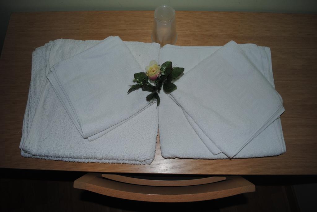 Hostal La Cortijana Logrono Bagian luar foto